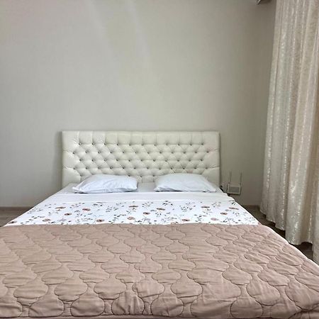 1 Комнатная Драмтеатр 1Bedroom Apartment Ustʼ-Kamenogorsk Exteriör bild