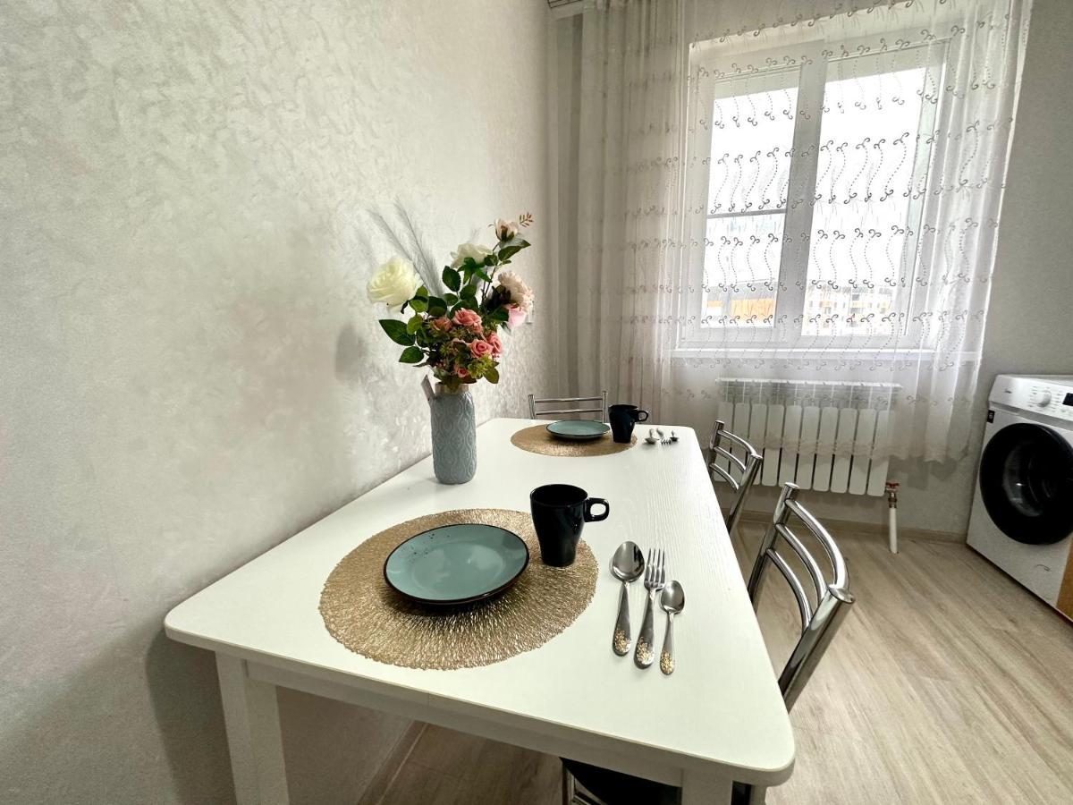 1 Комнатная Драмтеатр 1Bedroom Apartment Ustʼ-Kamenogorsk Exteriör bild