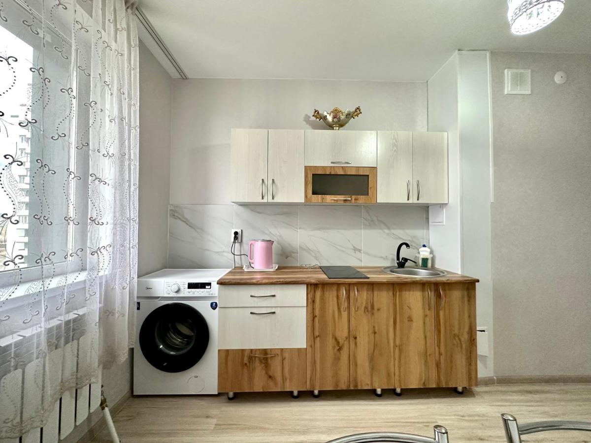 1 Комнатная Драмтеатр 1Bedroom Apartment Ustʼ-Kamenogorsk Exteriör bild