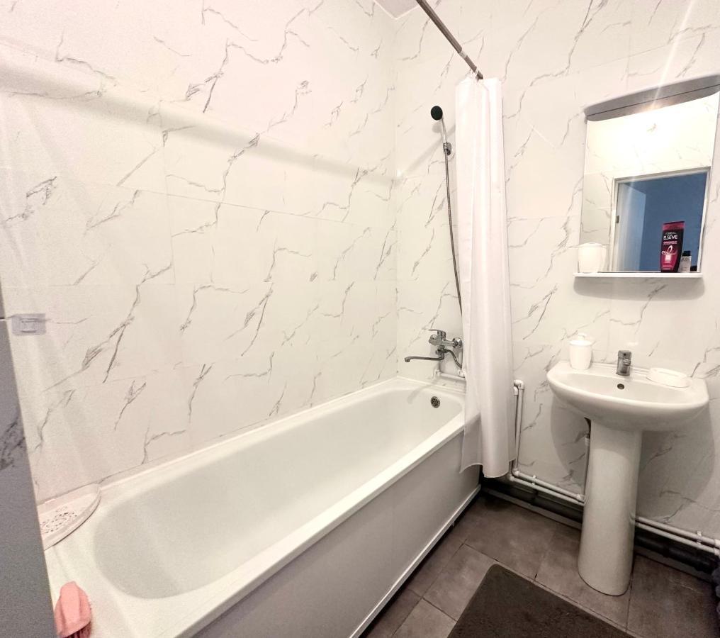 1 Комнатная Драмтеатр 1Bedroom Apartment Ustʼ-Kamenogorsk Exteriör bild